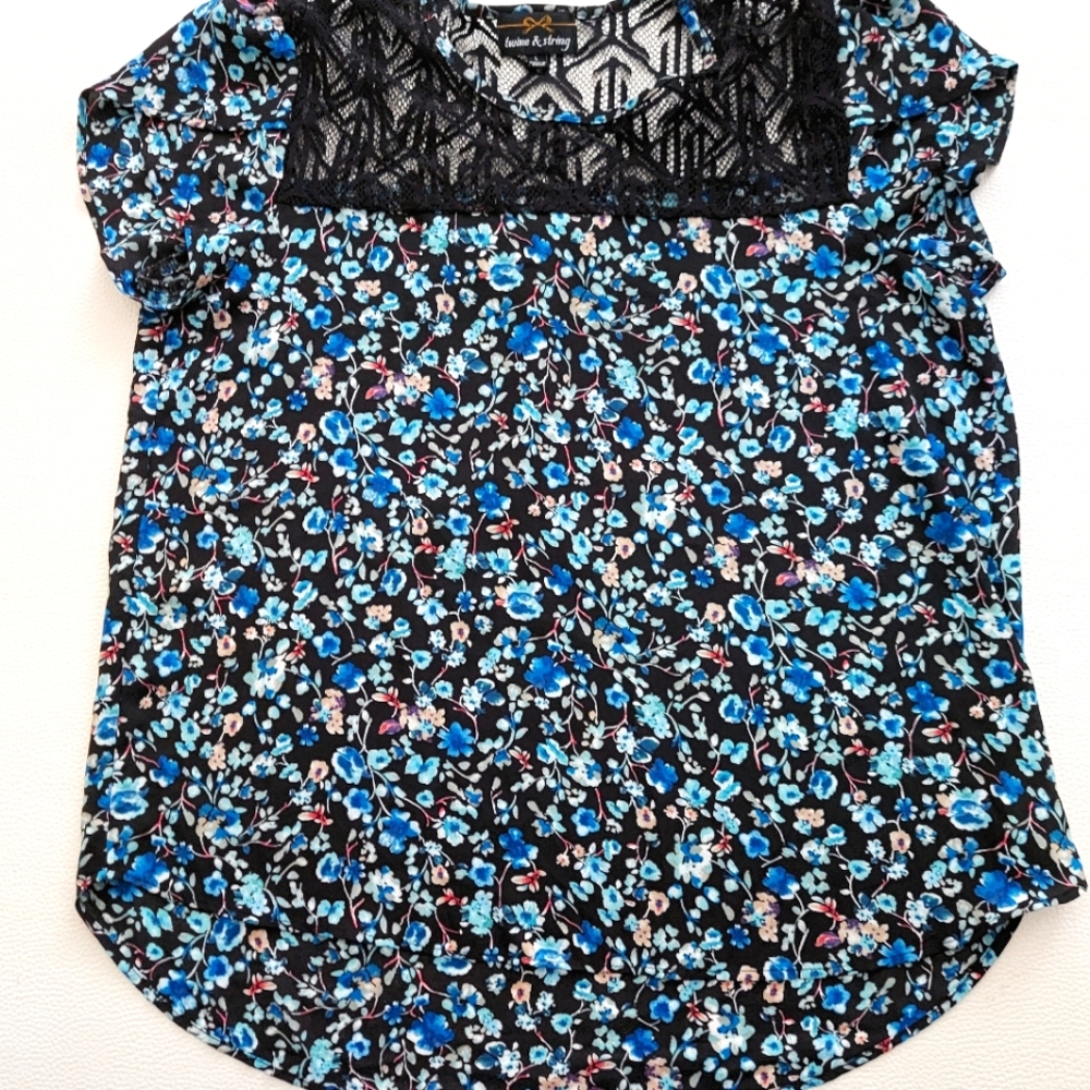 Twine & String Black & Blue Floral Top Sz L